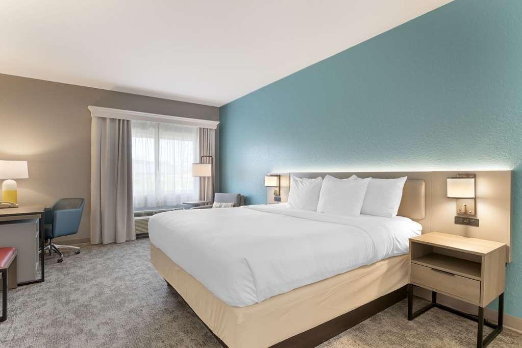 Comfort Inn & Suites Davenport - Quad Cities Room photo