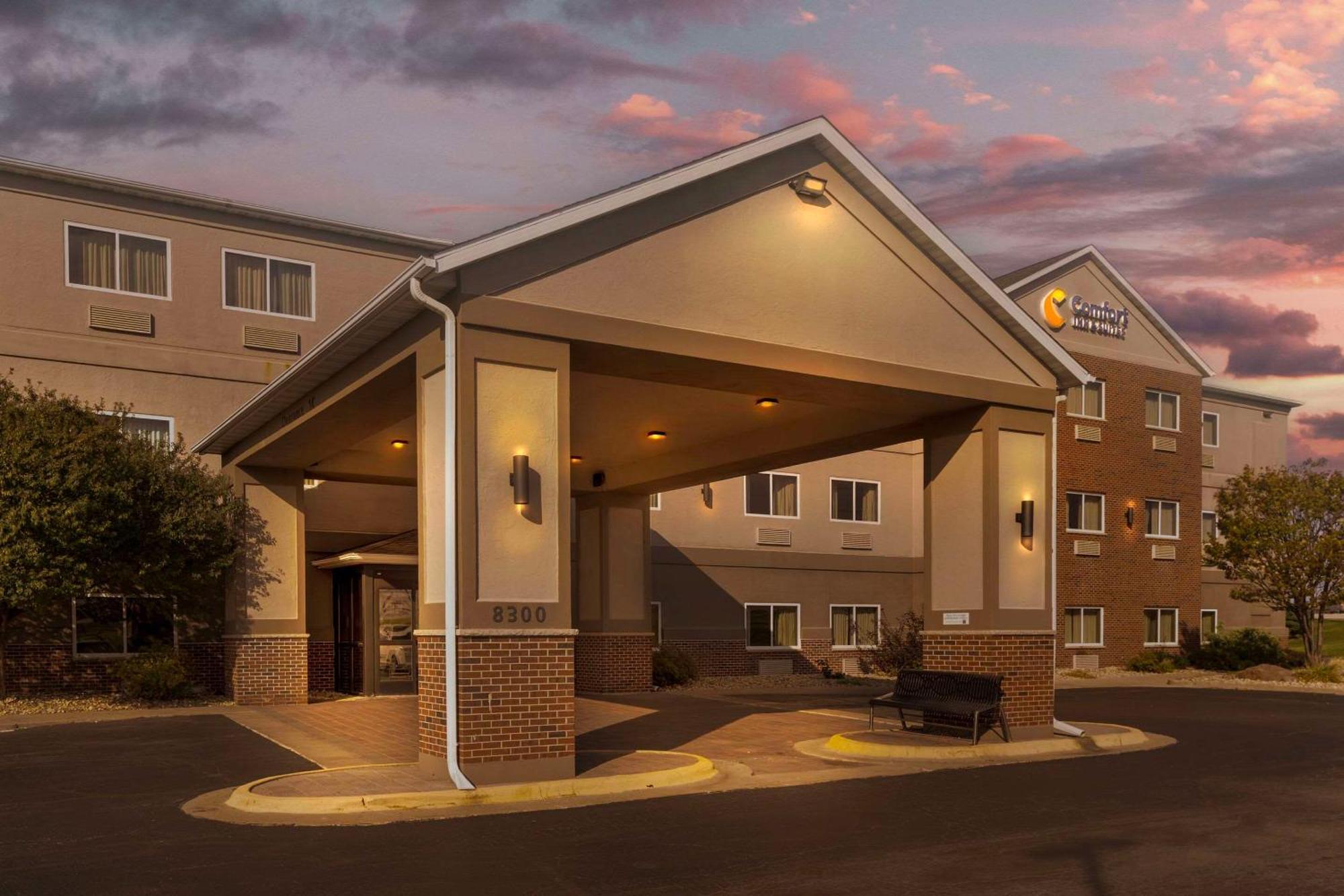 Comfort Inn & Suites Davenport - Quad Cities Exterior photo