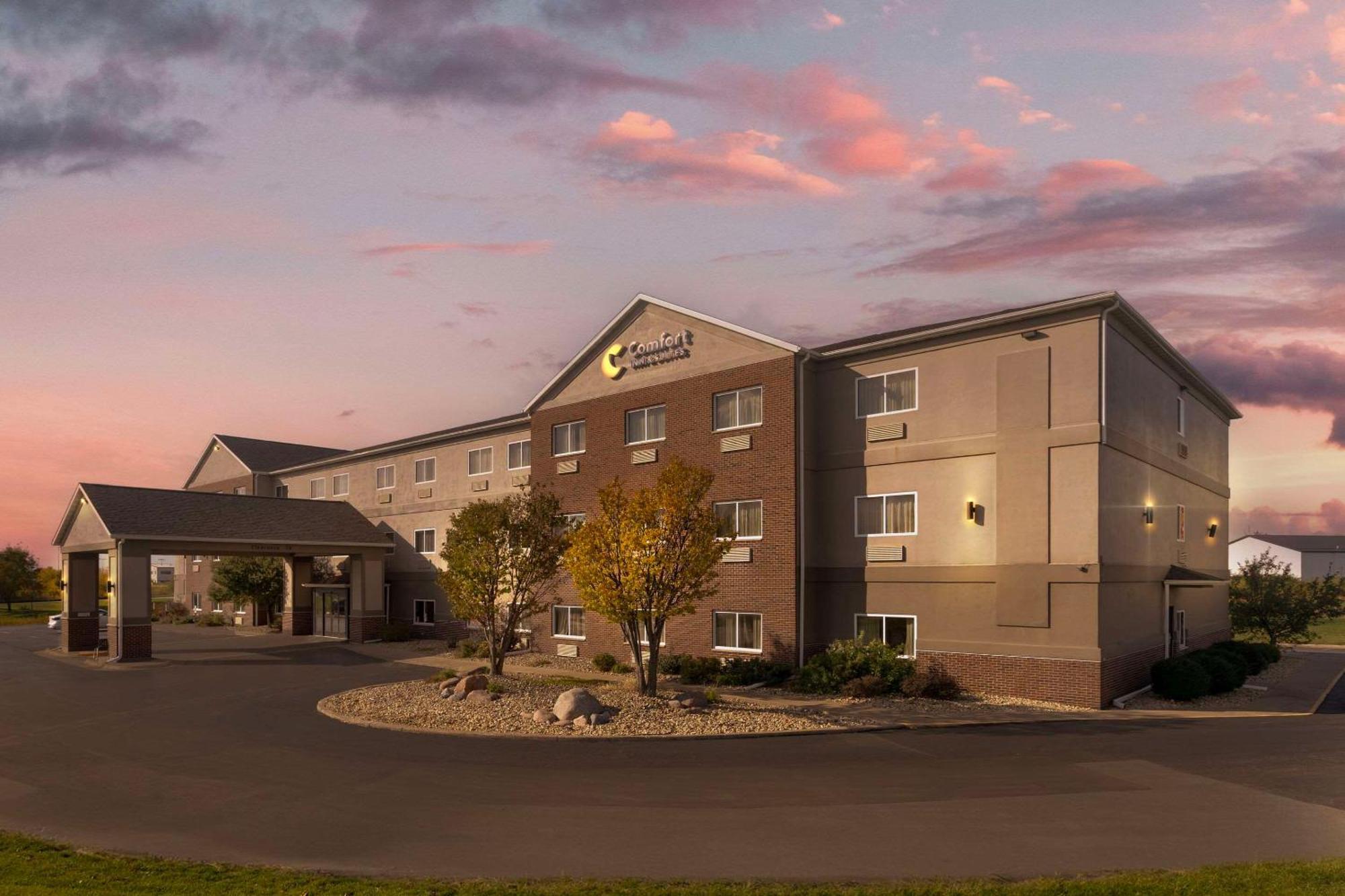 Comfort Inn & Suites Davenport - Quad Cities Exterior photo